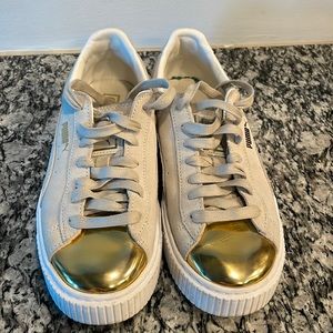 PUMA Women's Suede Platform Beige & Gold Fashion Sneaker Size 8.5